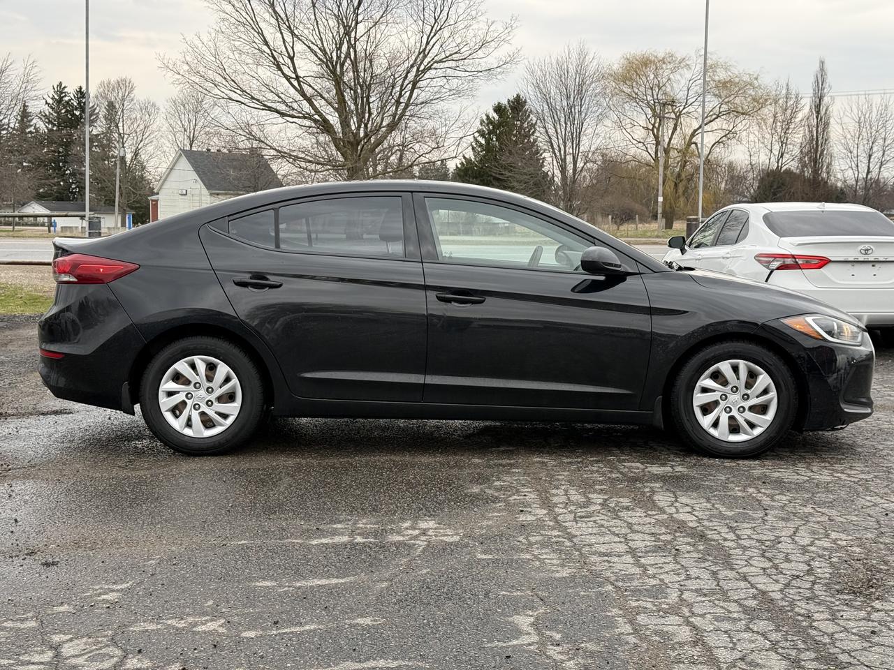 2017 Hyundai Elantra LE Photo