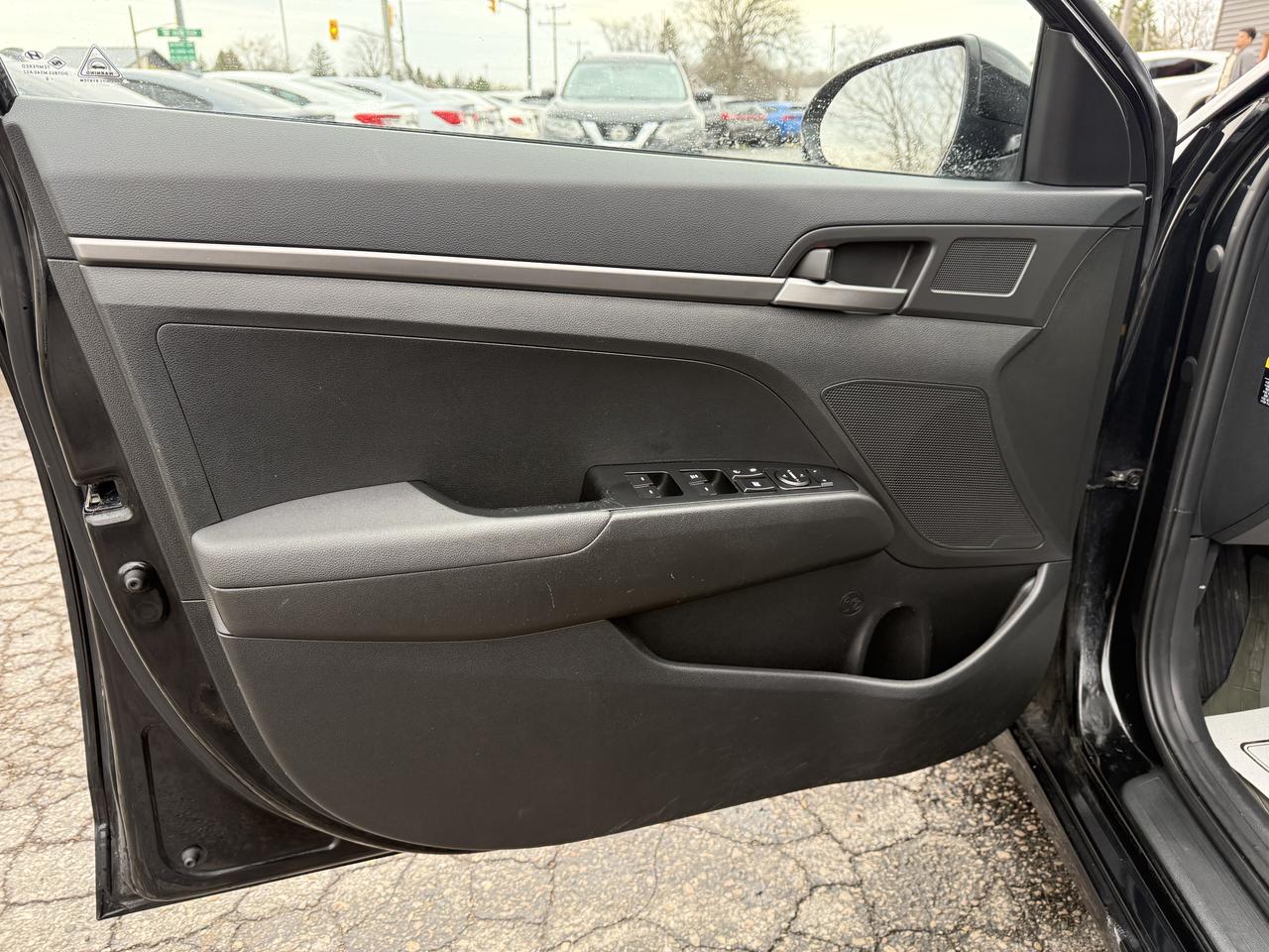 2017 Hyundai Elantra LE Photo