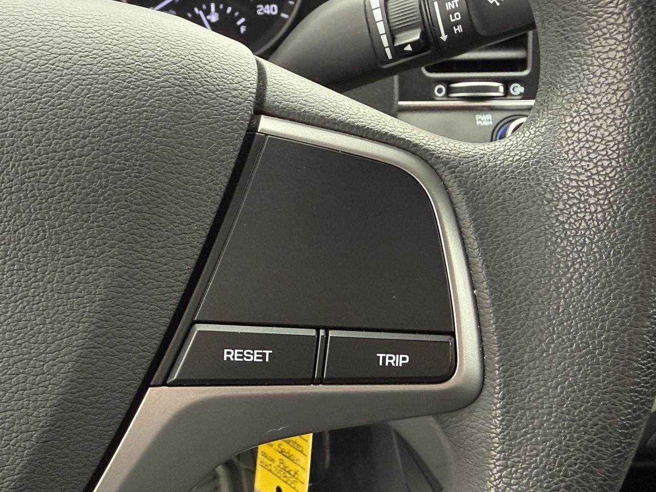 2017 Hyundai Elantra LE Photo