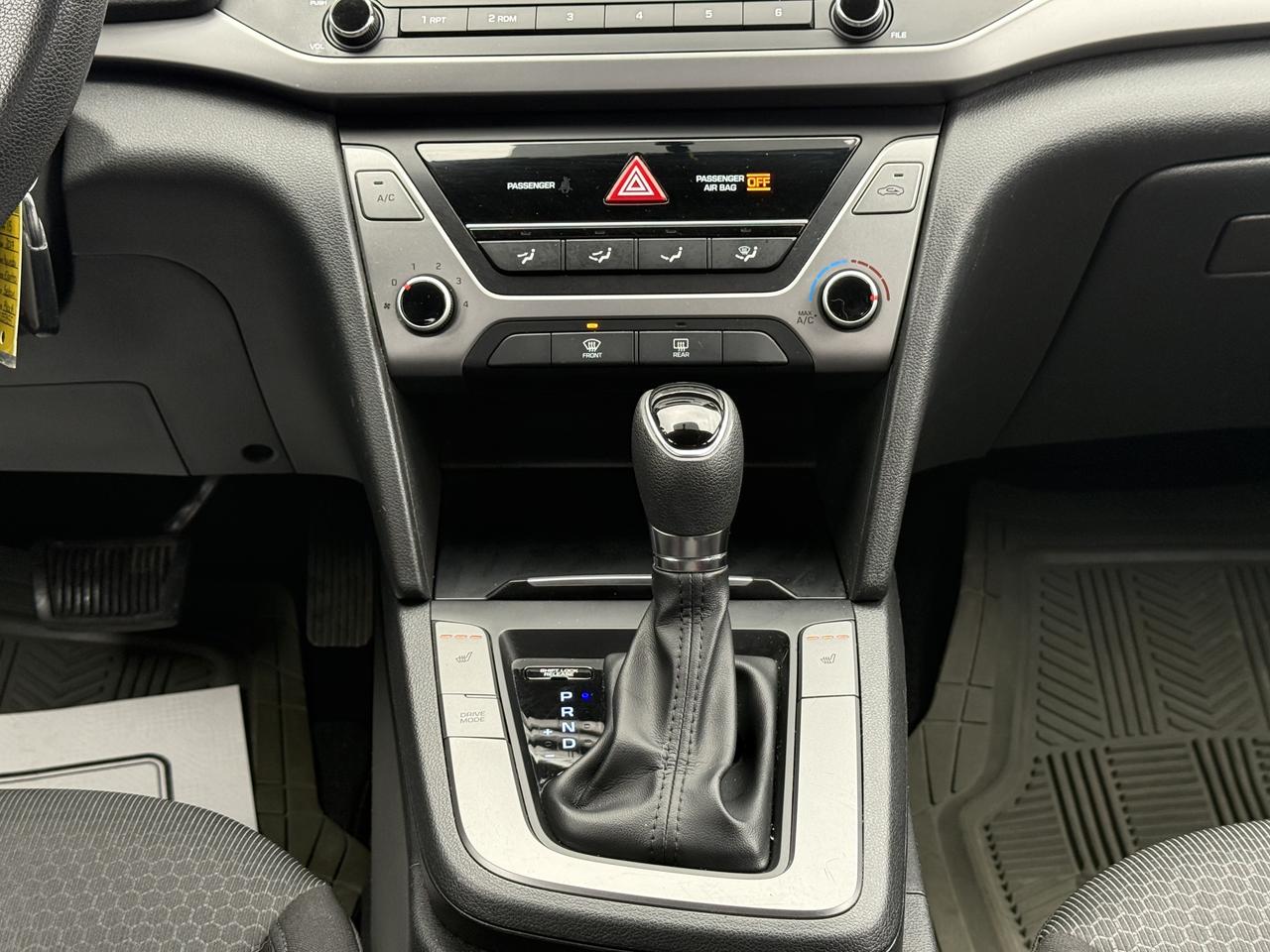 2017 Hyundai Elantra LE Photo