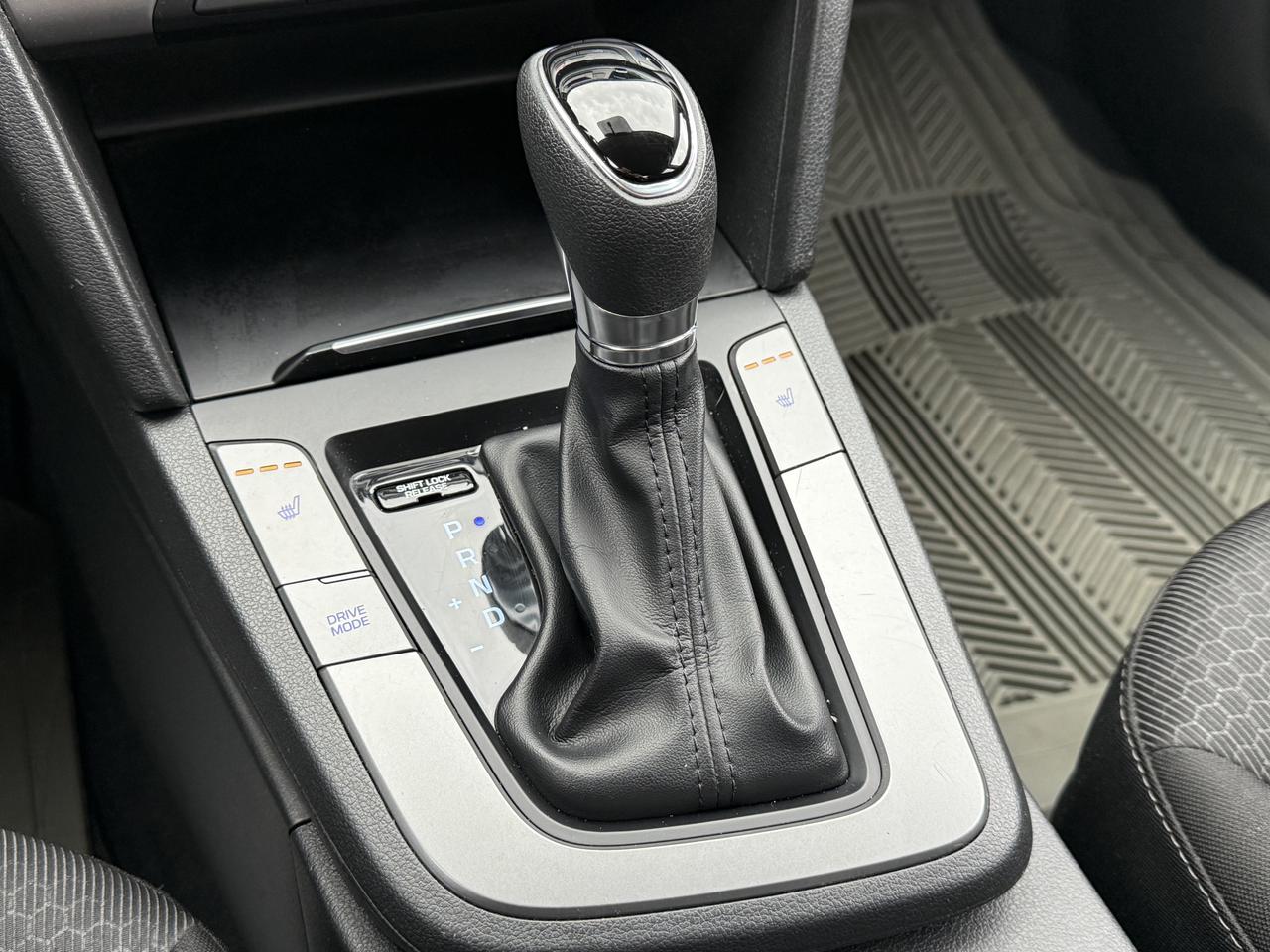 2017 Hyundai Elantra LE Photo