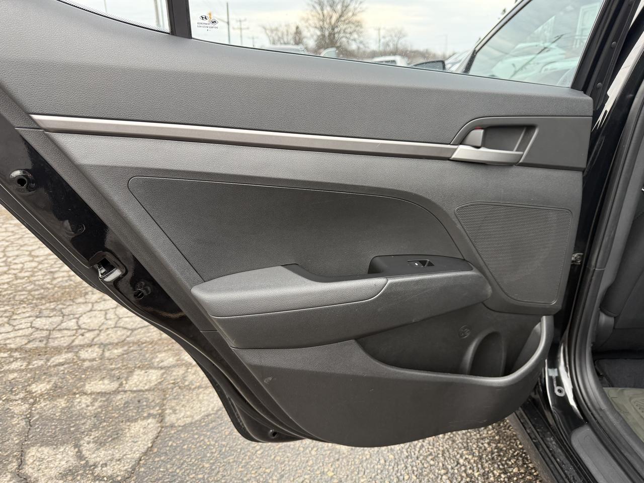 2017 Hyundai Elantra LE Photo