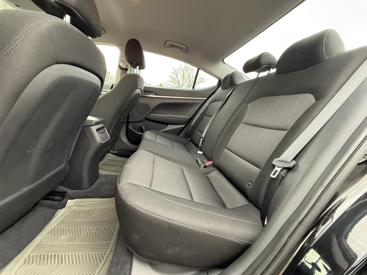 2017 Hyundai Elantra LE Photo