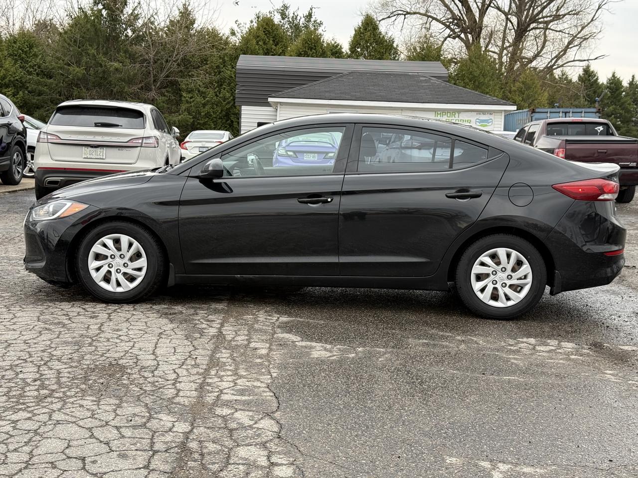 2017 Hyundai Elantra LE Photo
