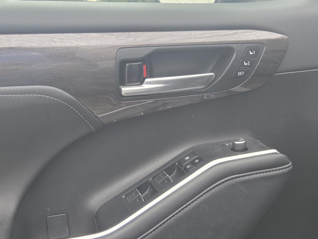 2023 Toyota Highlander LIMITED  Photo