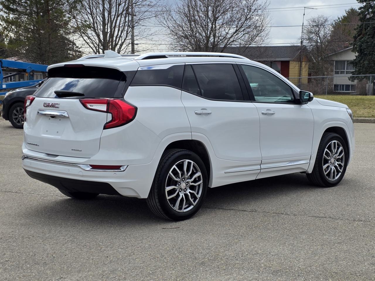 2024 GMC Terrain DENALI AWD Photo4