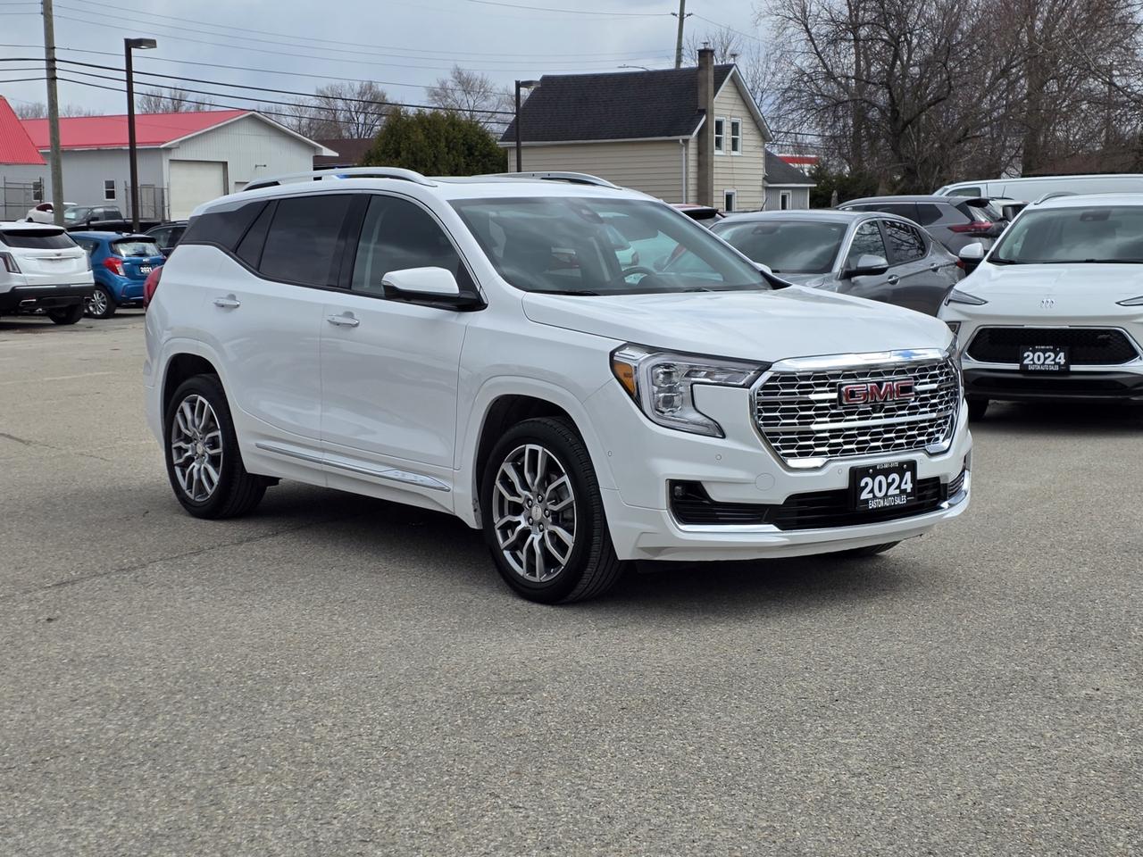 2024 GMC Terrain DENALI AWD Photo2