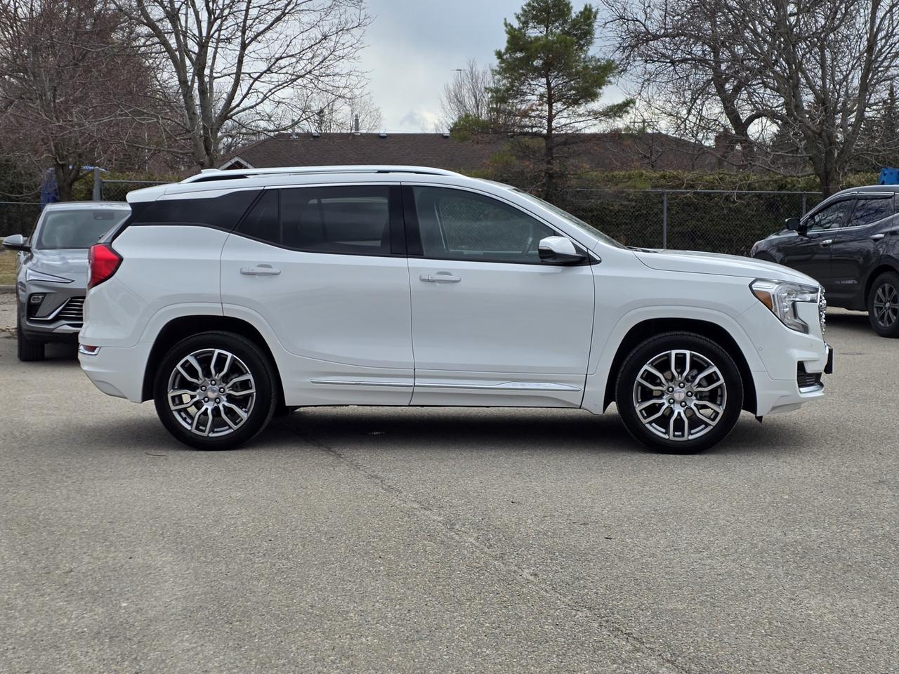 2024 GMC Terrain DENALI AWD Photo3