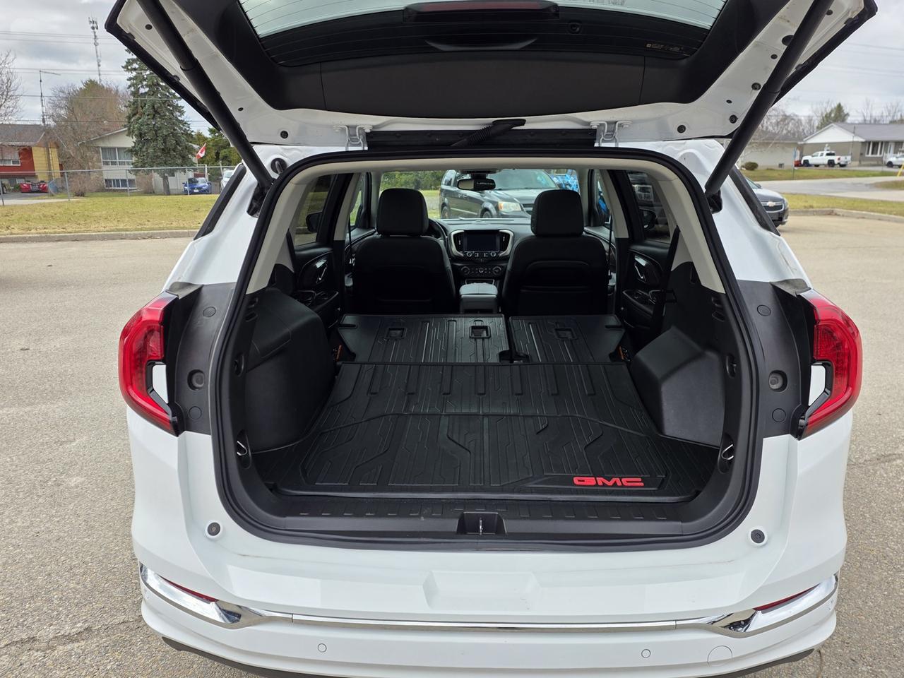 2024 GMC Terrain DENALI AWD Photo