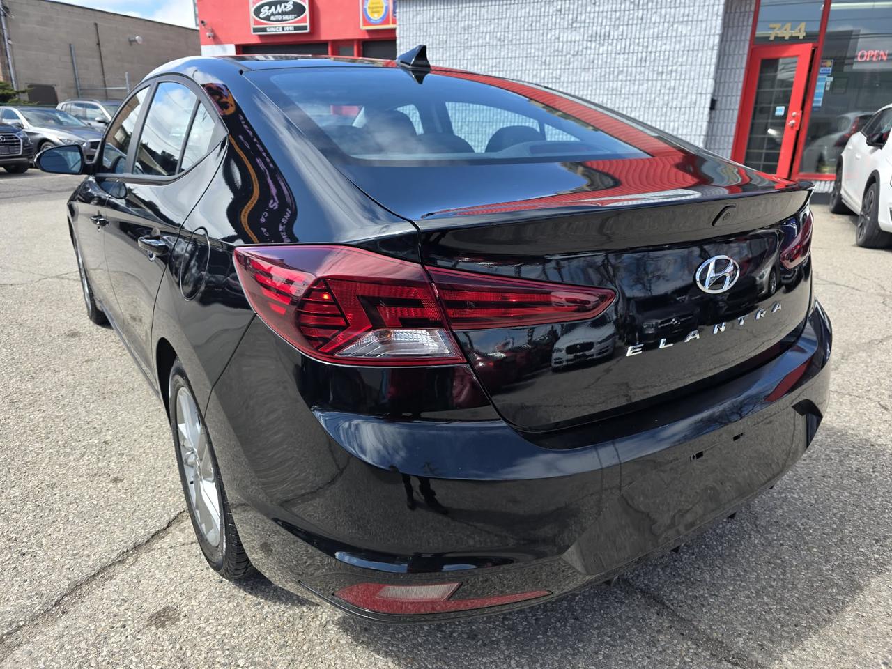 2020 Hyundai Elantra Preferred Photo3