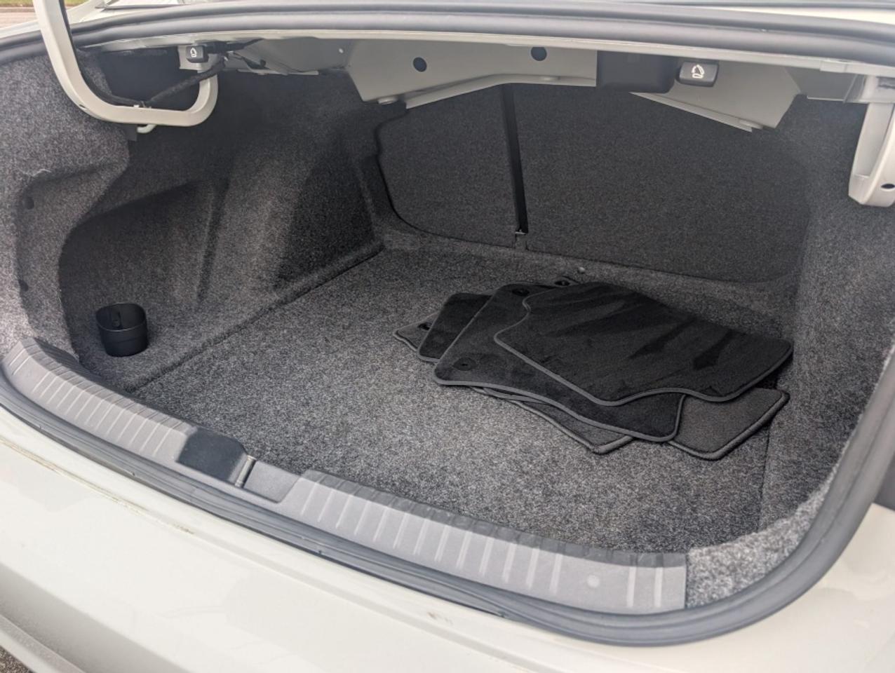 2021 Volkswagen Jetta HIGHLINE/ LEATHER/ NAVI/ SUNROOF/ REAR CAM - Photo #25