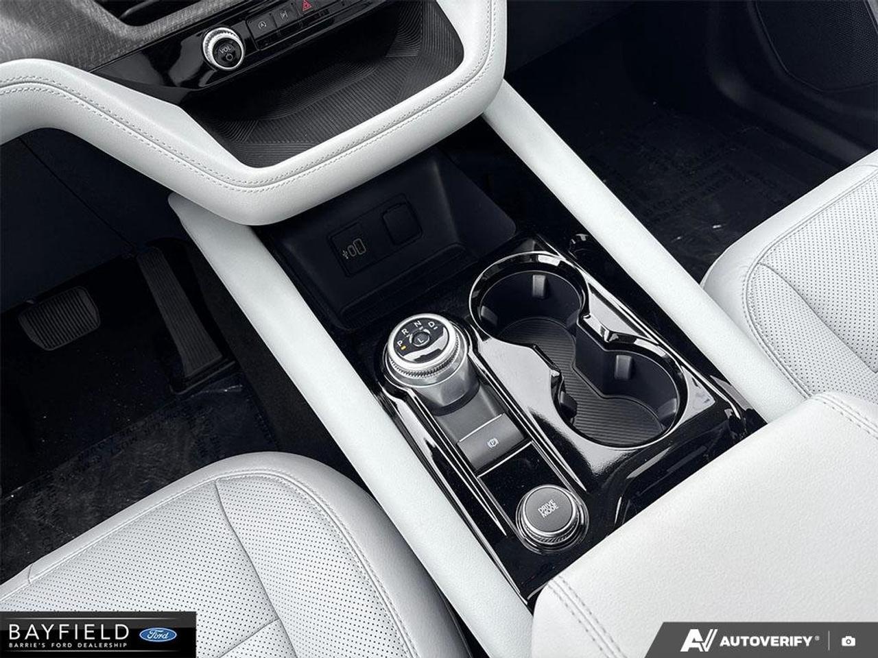 2026 Ford Explorer Platinum Photo