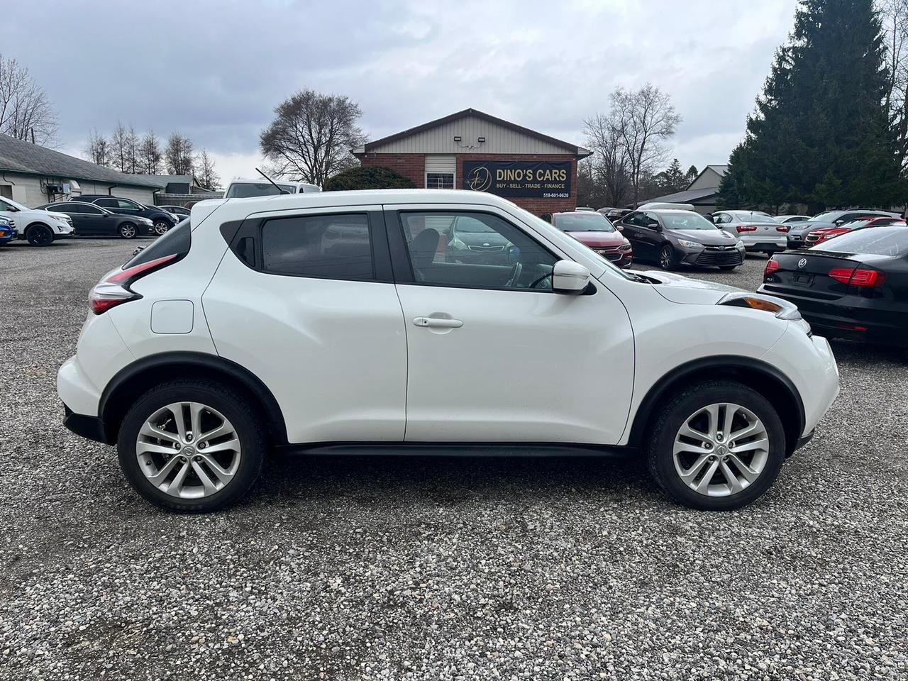 2015 Nissan Juke SV Photo