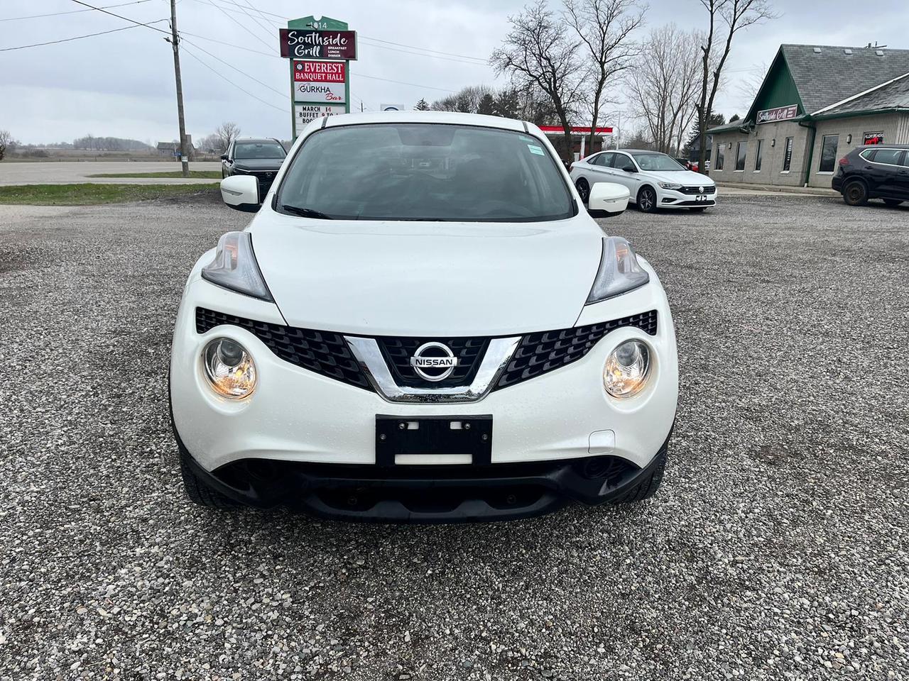 2015 Nissan Juke SV Photo2