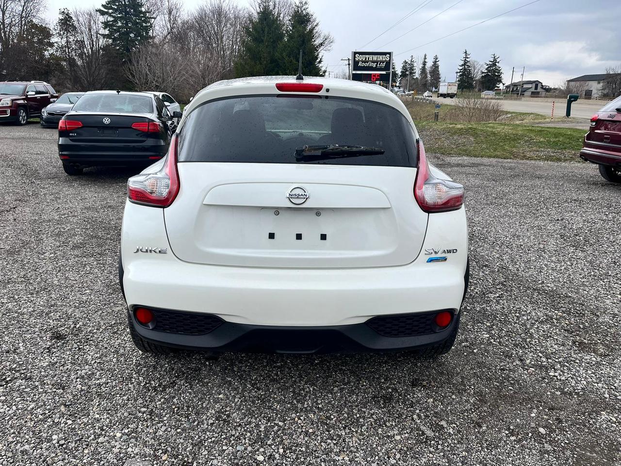 2015 Nissan Juke SV Photo