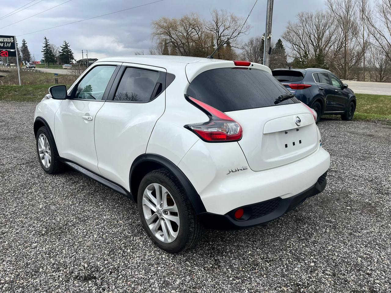 2015 Nissan Juke SV Photo