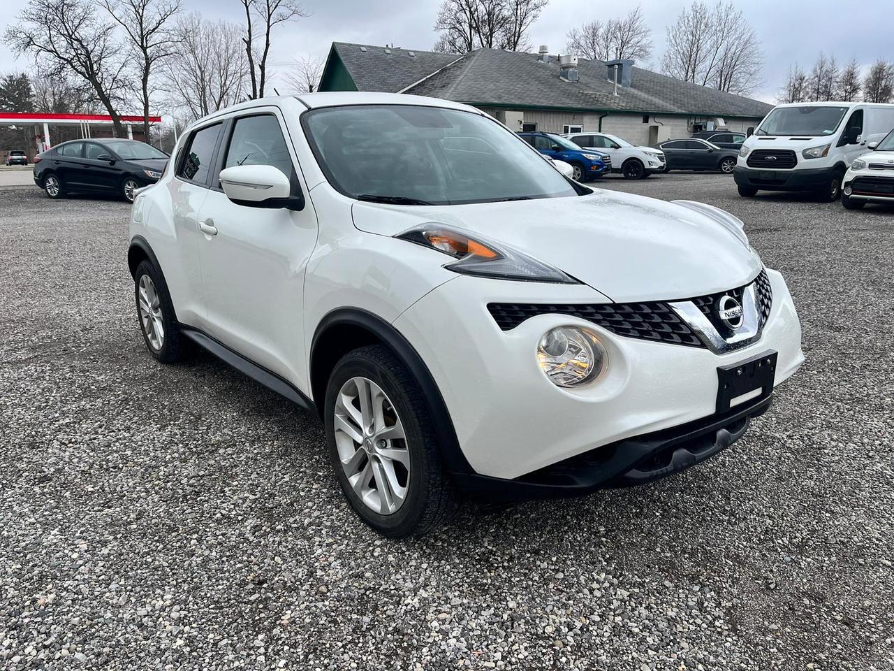 2015 Nissan Juke SV Photo