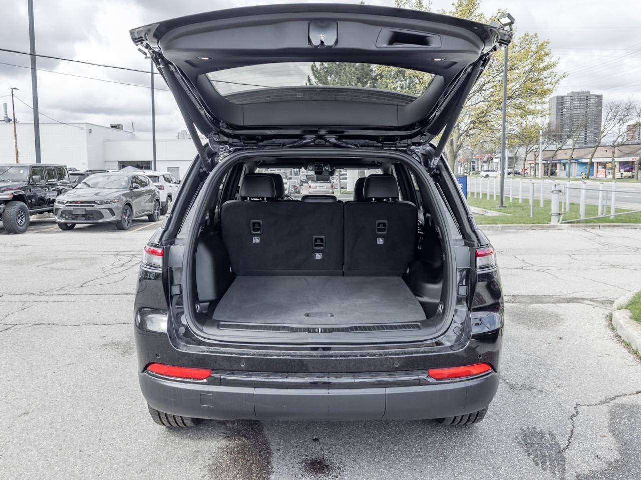 2025 Jeep Grand Cherokee ALTITUDE 4X4 Photo