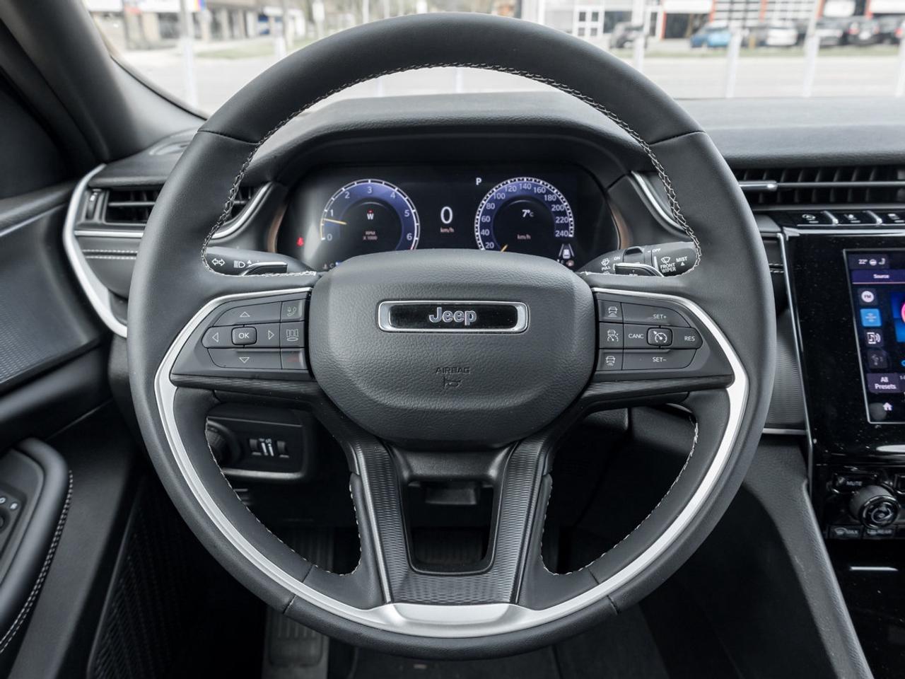 2025 Jeep Grand Cherokee ALTITUDE 4X4 Photo