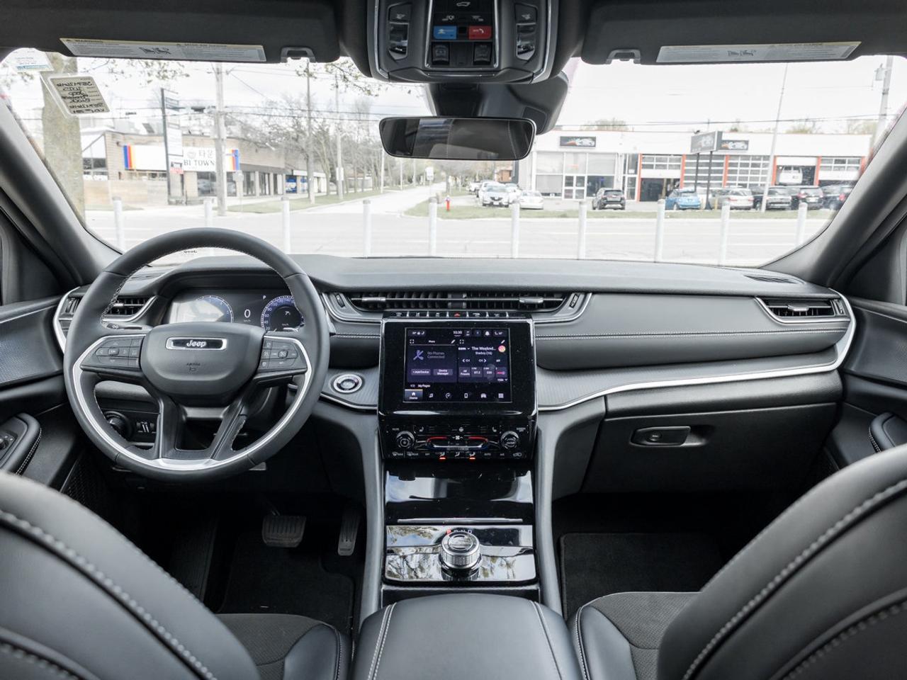 2025 Jeep Grand Cherokee ALTITUDE 4X4 Photo