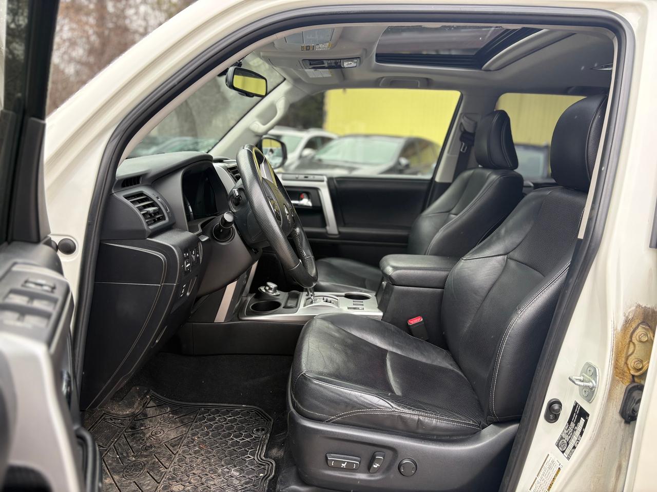 2015 Toyota 4Runner SR5,LEATHER,SUNROOF,NAV,NO ACCIDENT,CERTIFIED Photo