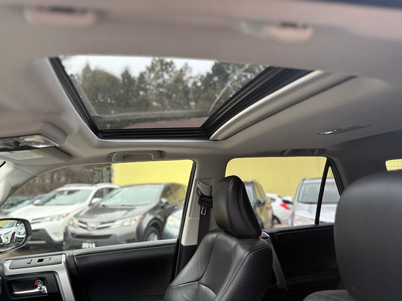 2015 Toyota 4Runner SR5,LEATHER,SUNROOF,NAV,NO ACCIDENT,CERTIFIED Photo