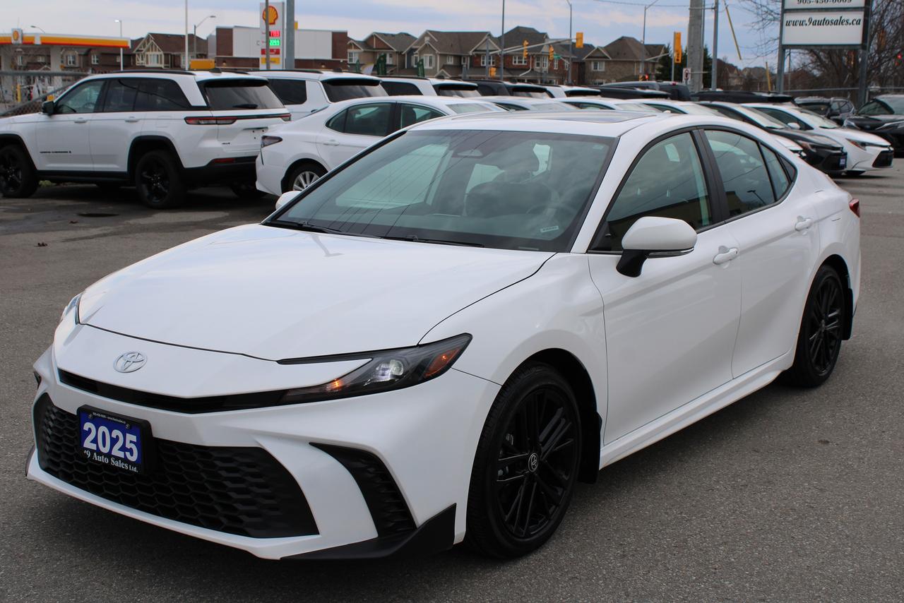 2025 Toyota Camry SE Photo