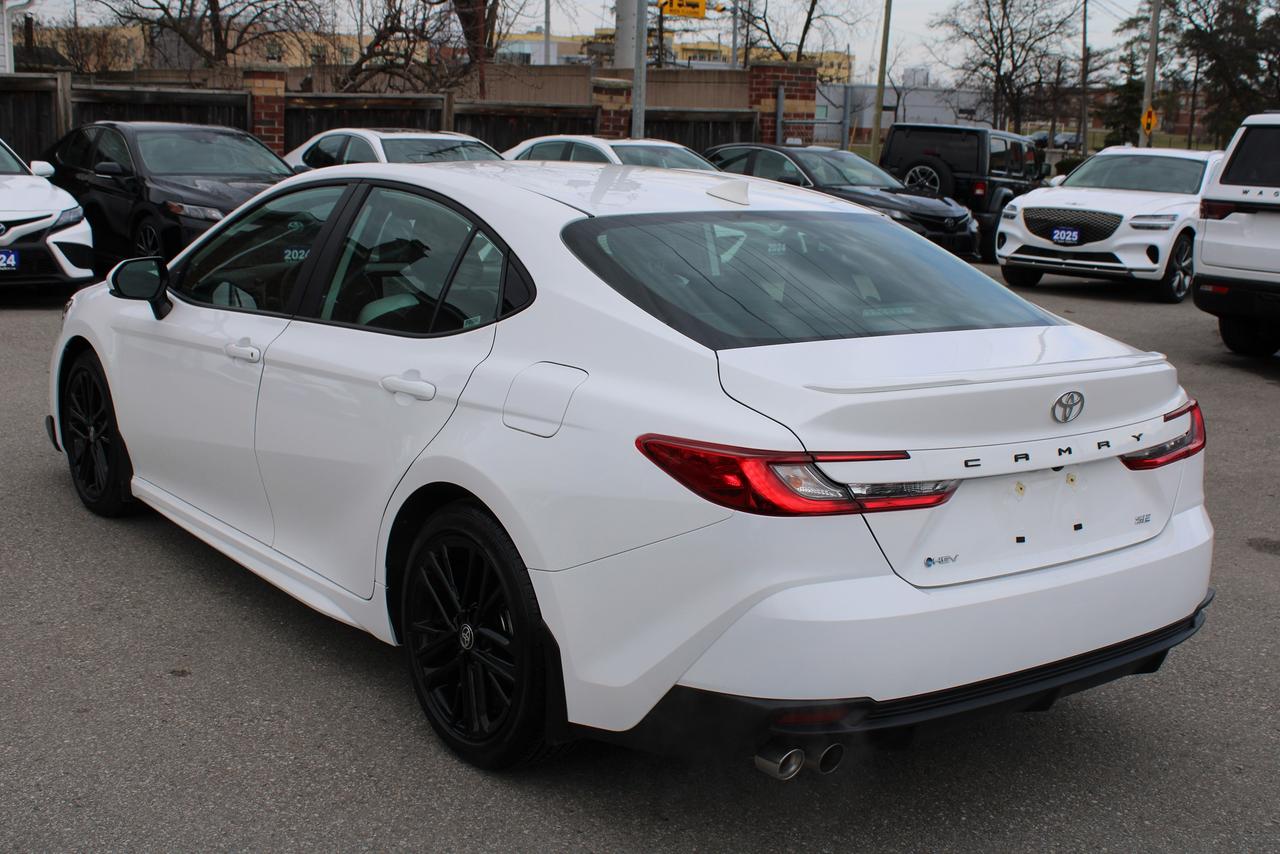 2025 Toyota Camry SE Photo