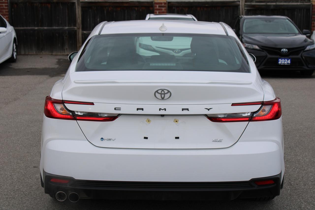 2025 Toyota Camry SE Photo