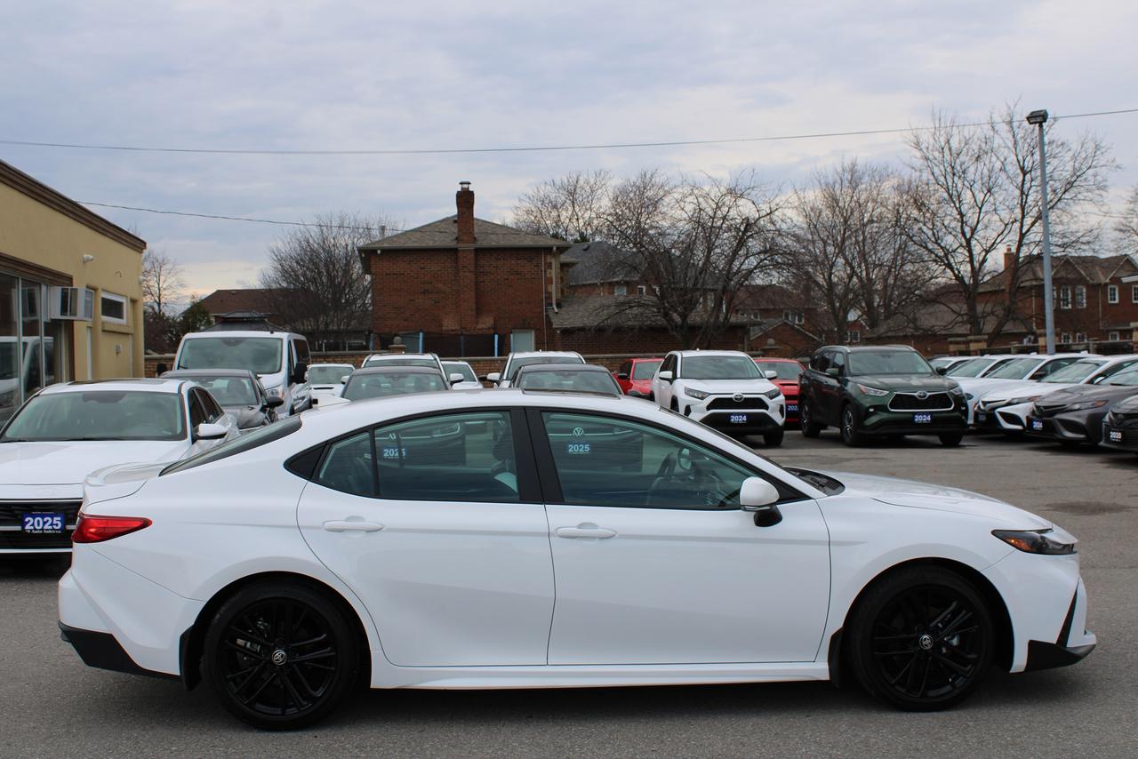 2025 Toyota Camry SE Photo