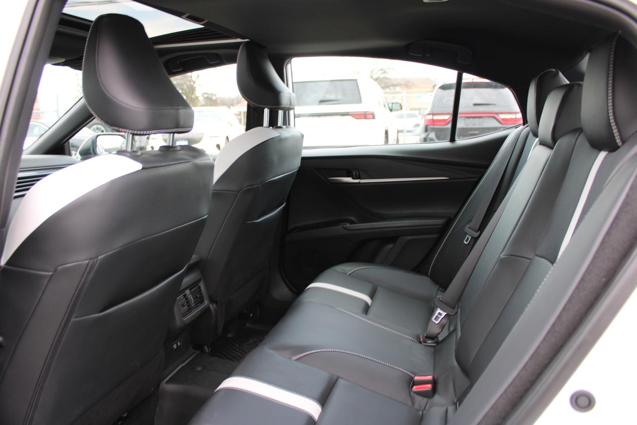 2025 Toyota Camry SE Photo