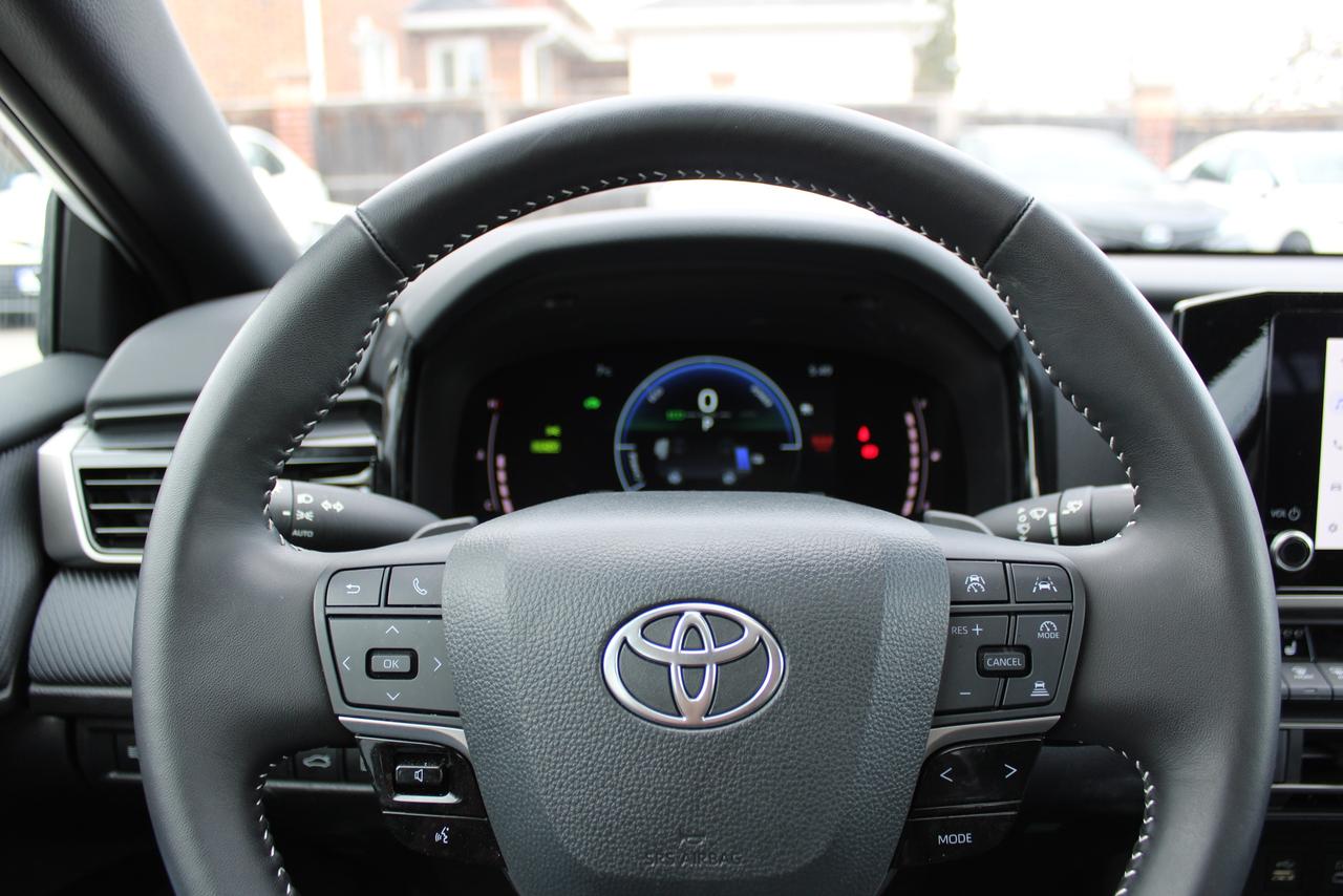 2025 Toyota Camry SE Photo