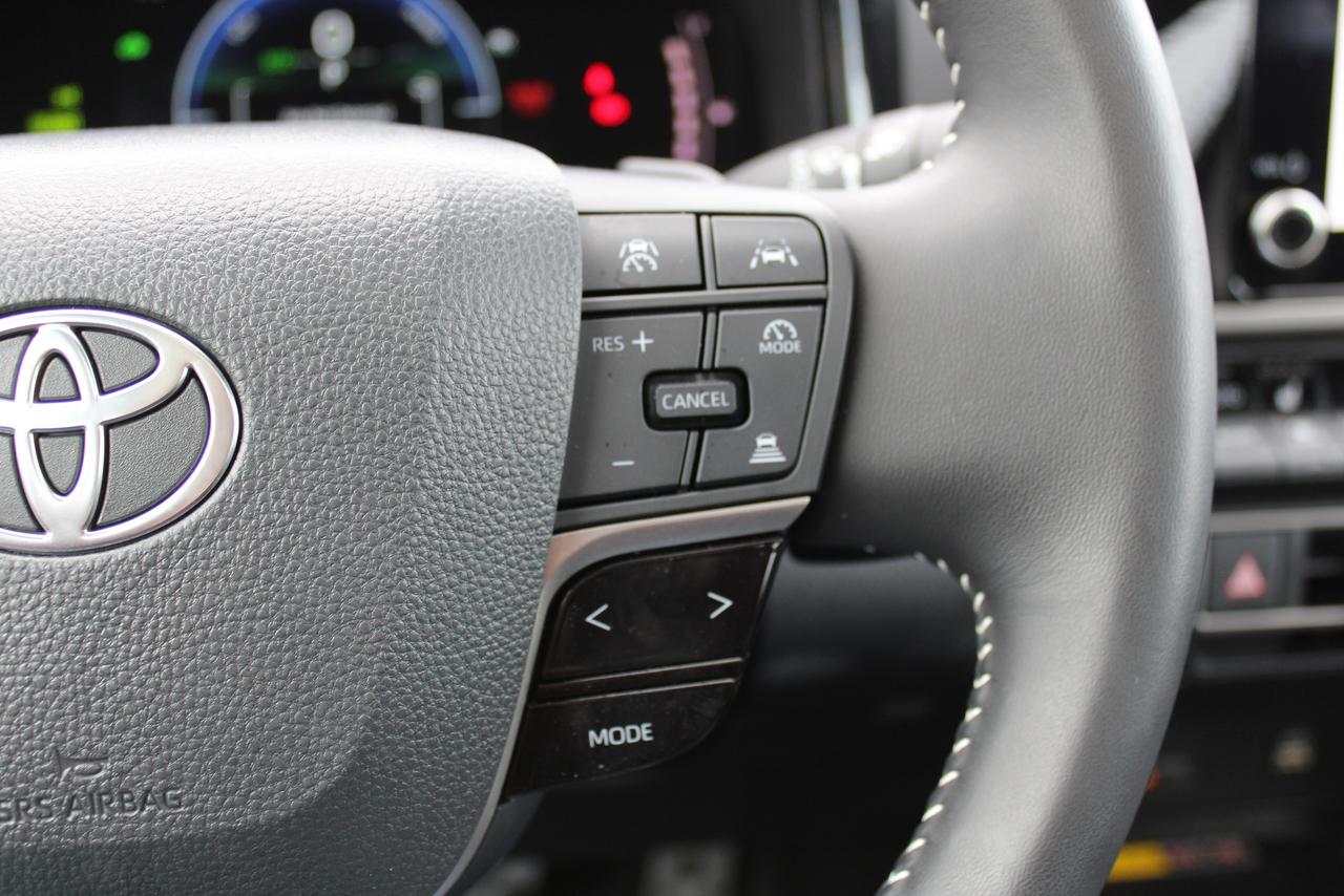 2025 Toyota Camry SE Photo