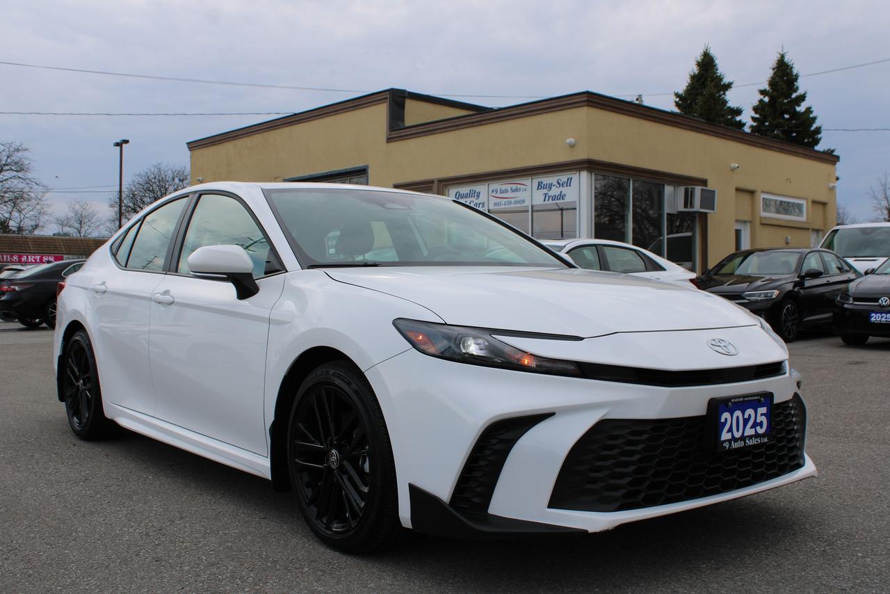 2025 Toyota Camry SE Photo