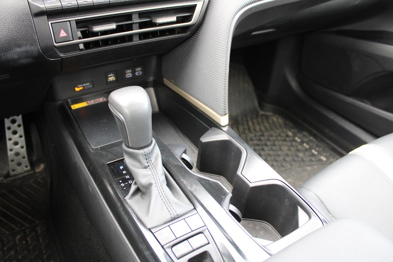 2025 Toyota Camry SE Photo