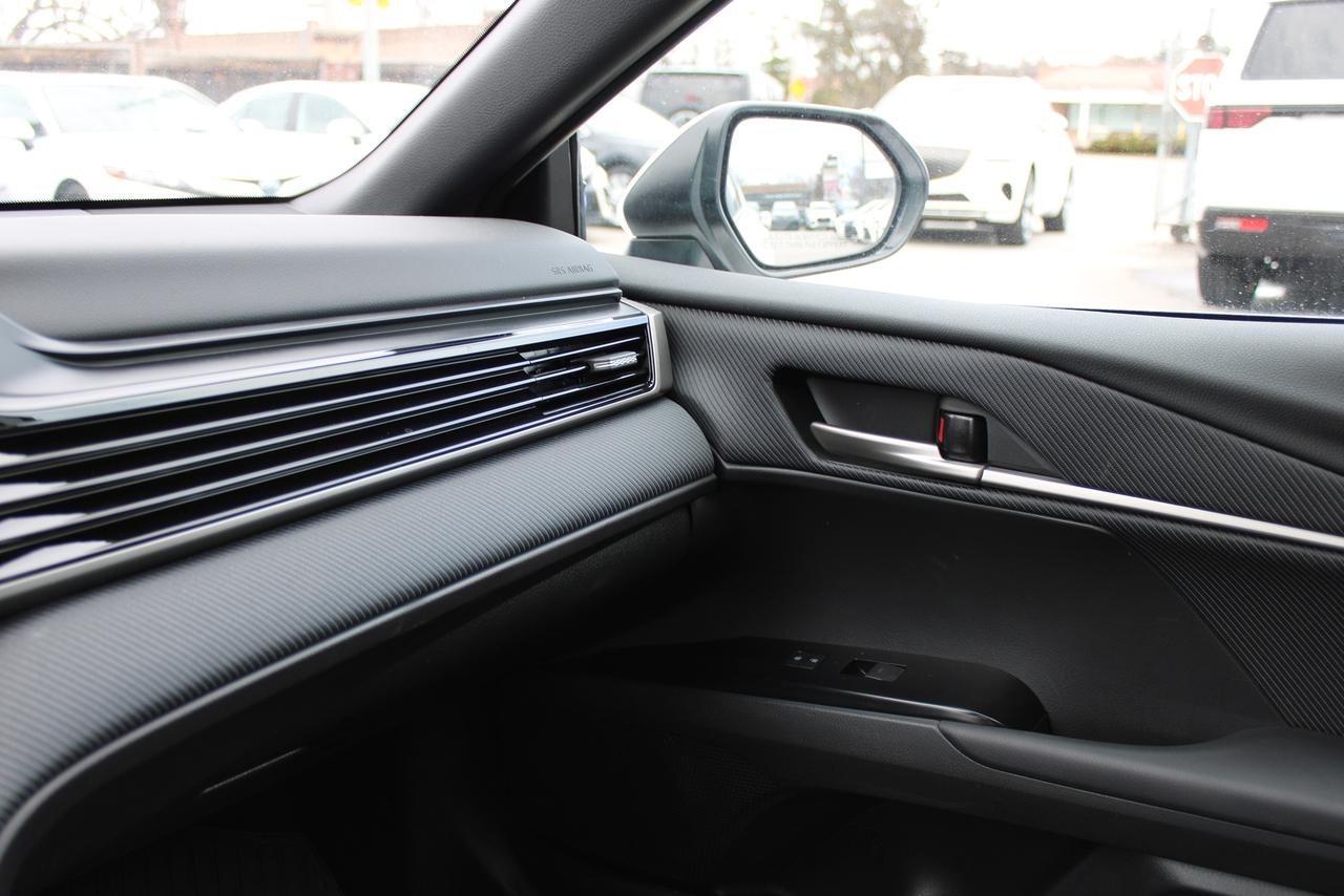 2025 Toyota Camry SE Photo