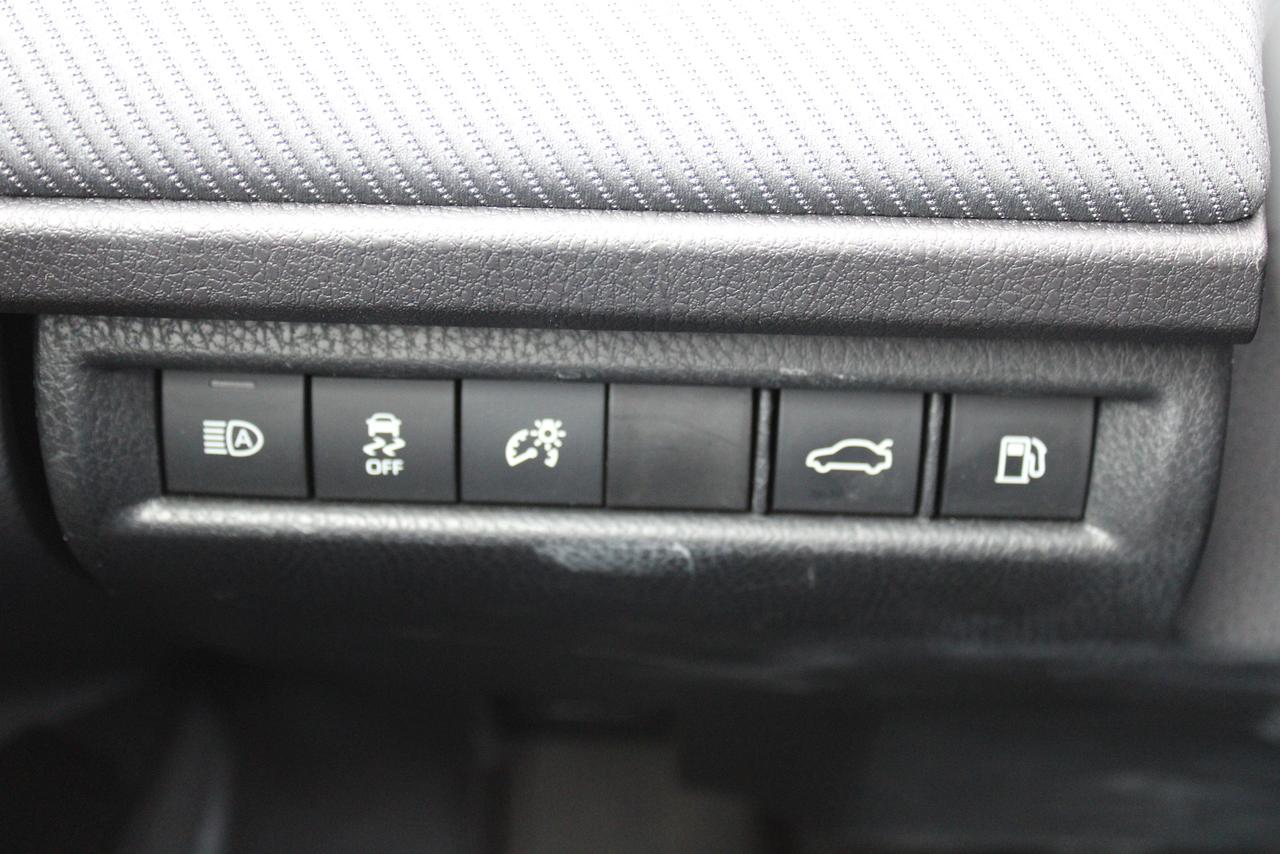 2025 Toyota Camry SE Photo