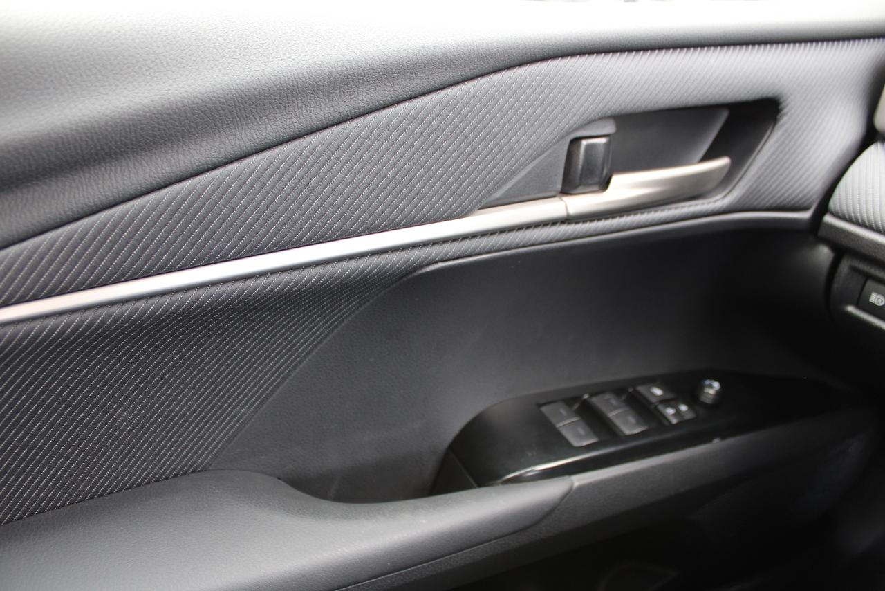 2025 Toyota Camry SE Photo