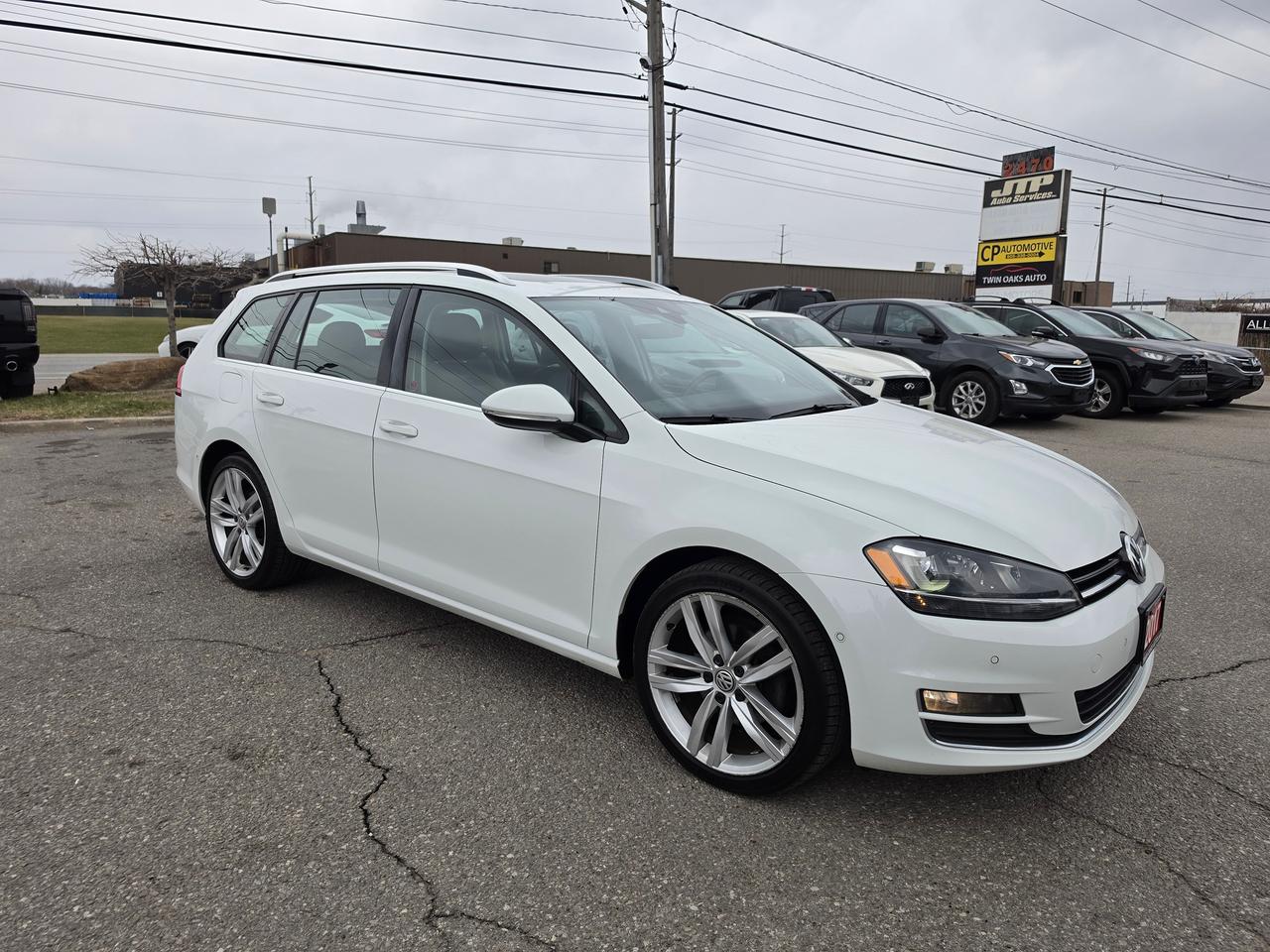 2017 Volkswagen Golf SportWagen Highline Photo2