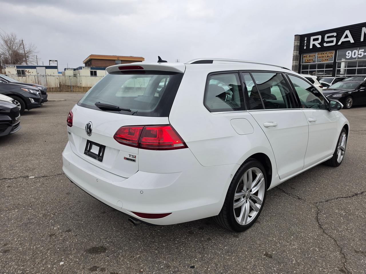 2017 Volkswagen Golf SportWagen Highline Photo4