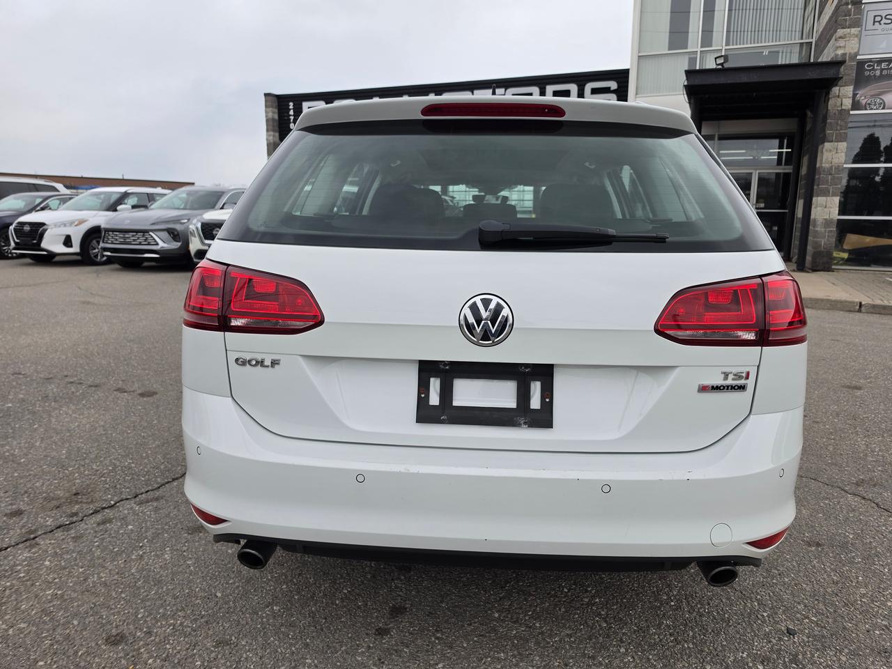 2017 Volkswagen Golf SportWagen Highline Photo