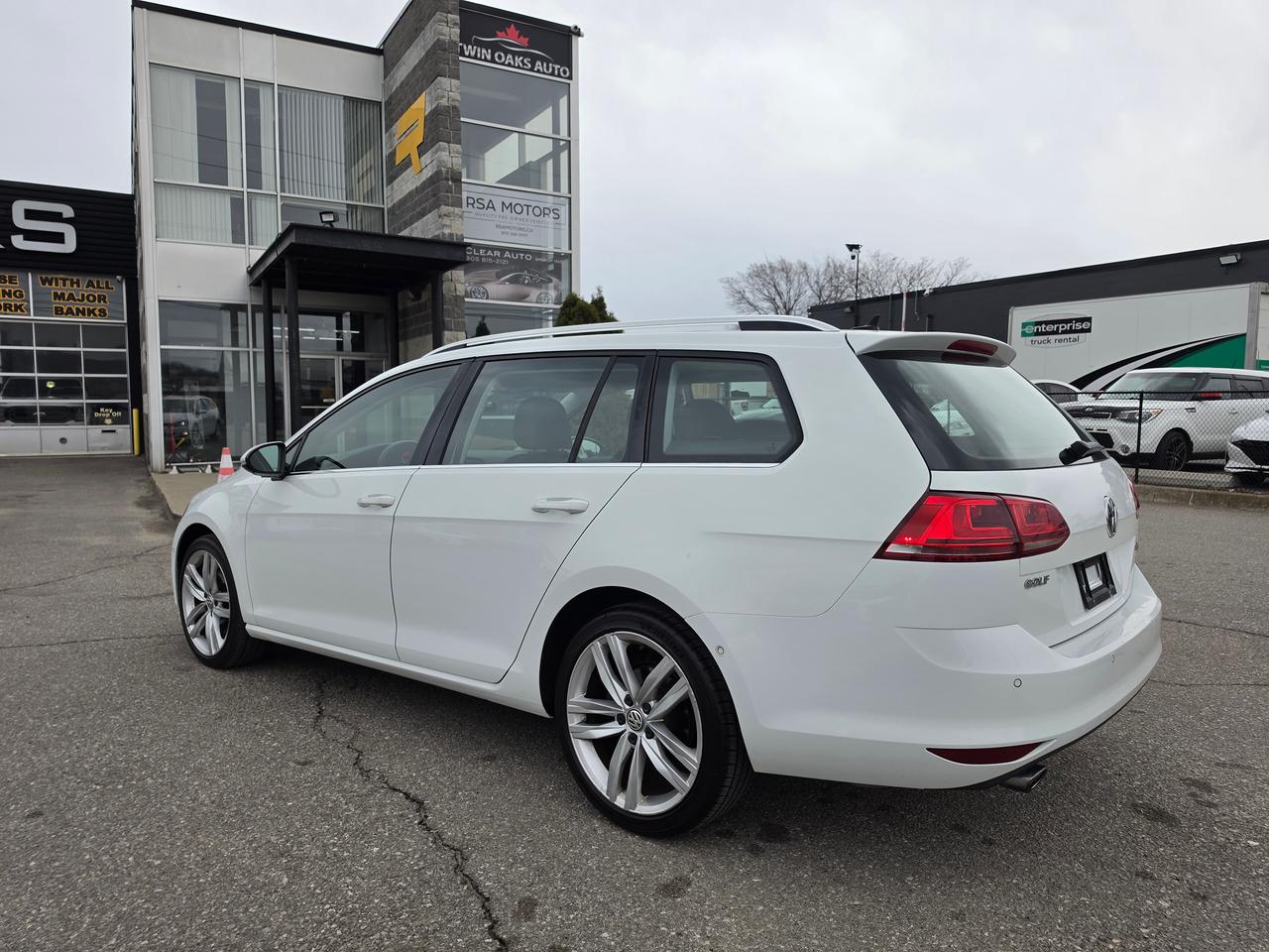 2017 Volkswagen Golf SportWagen Highline Photo