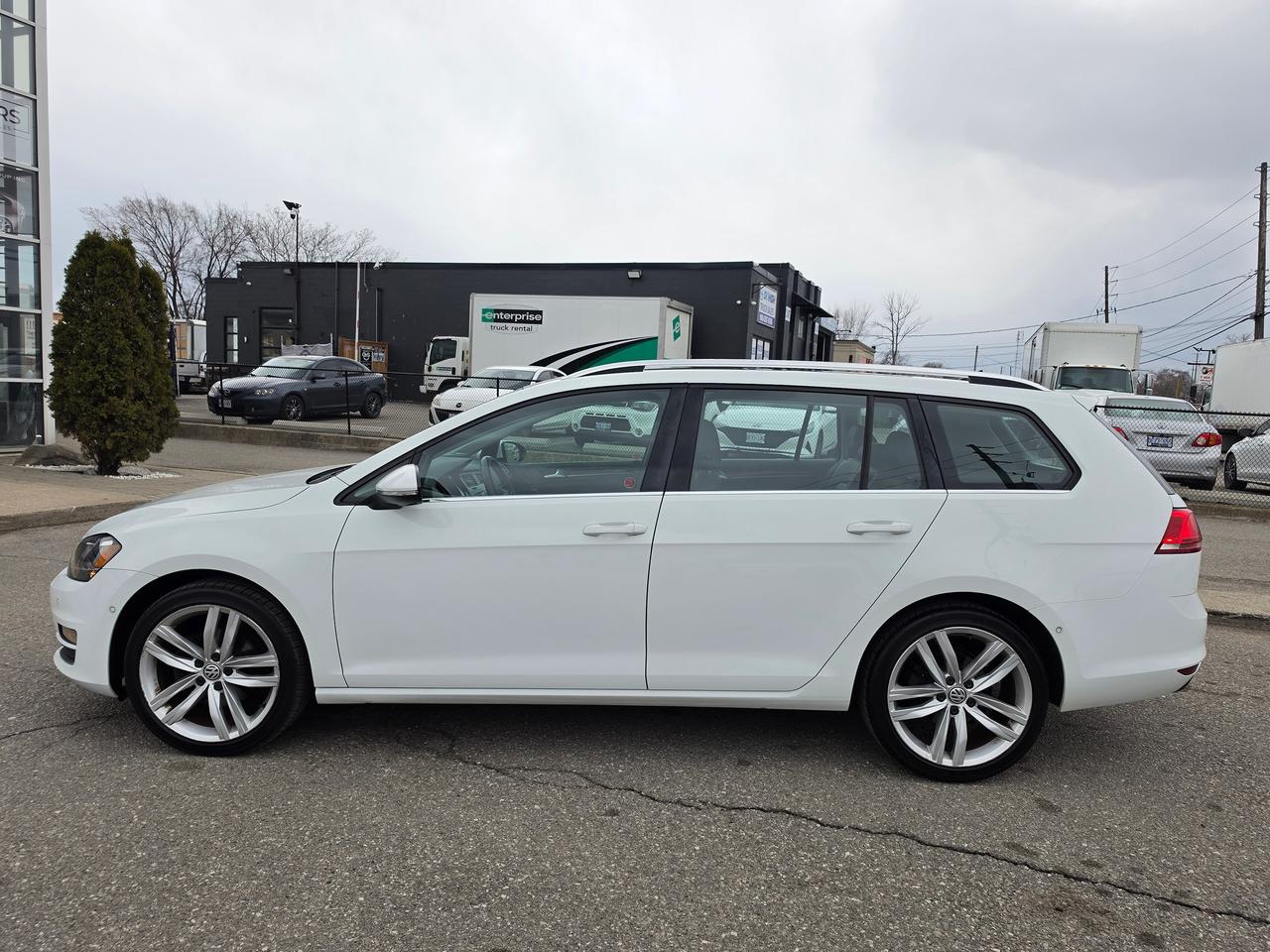 2017 Volkswagen Golf SportWagen Highline Photo