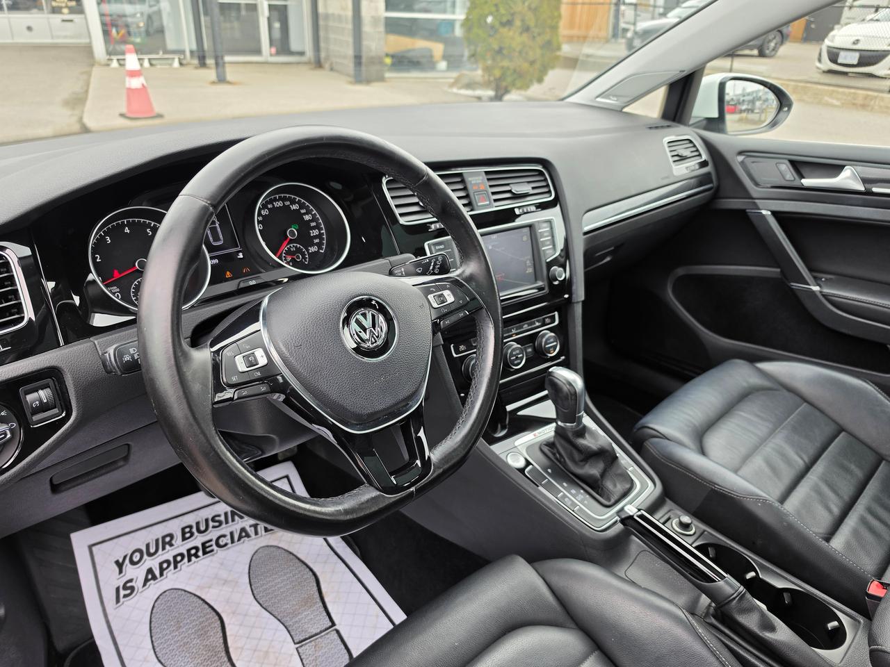 2017 Volkswagen Golf SportWagen Highline Photo