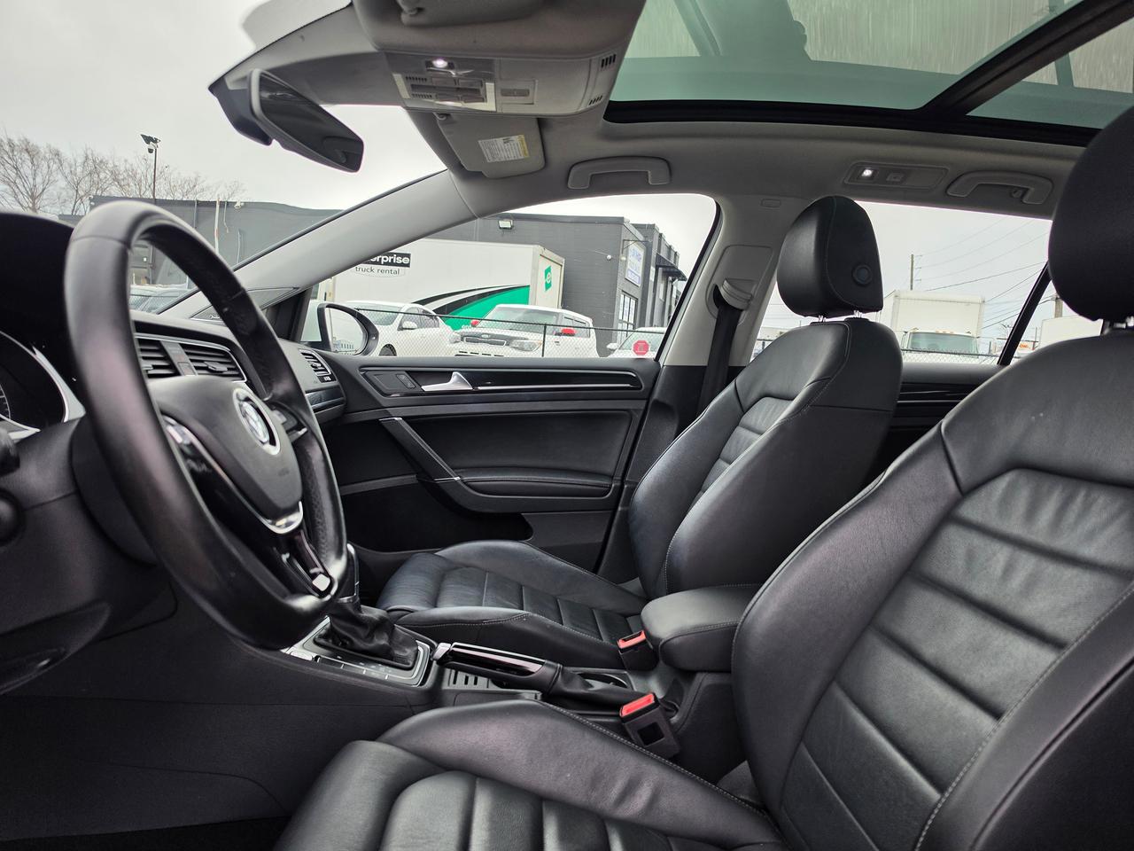 2017 Volkswagen Golf SportWagen Highline Photo