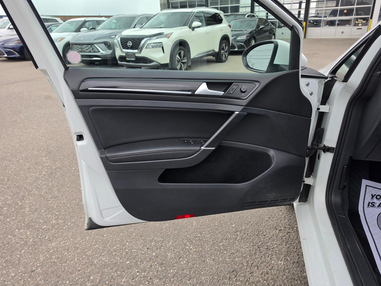 2017 Volkswagen Golf SportWagen Highline Photo