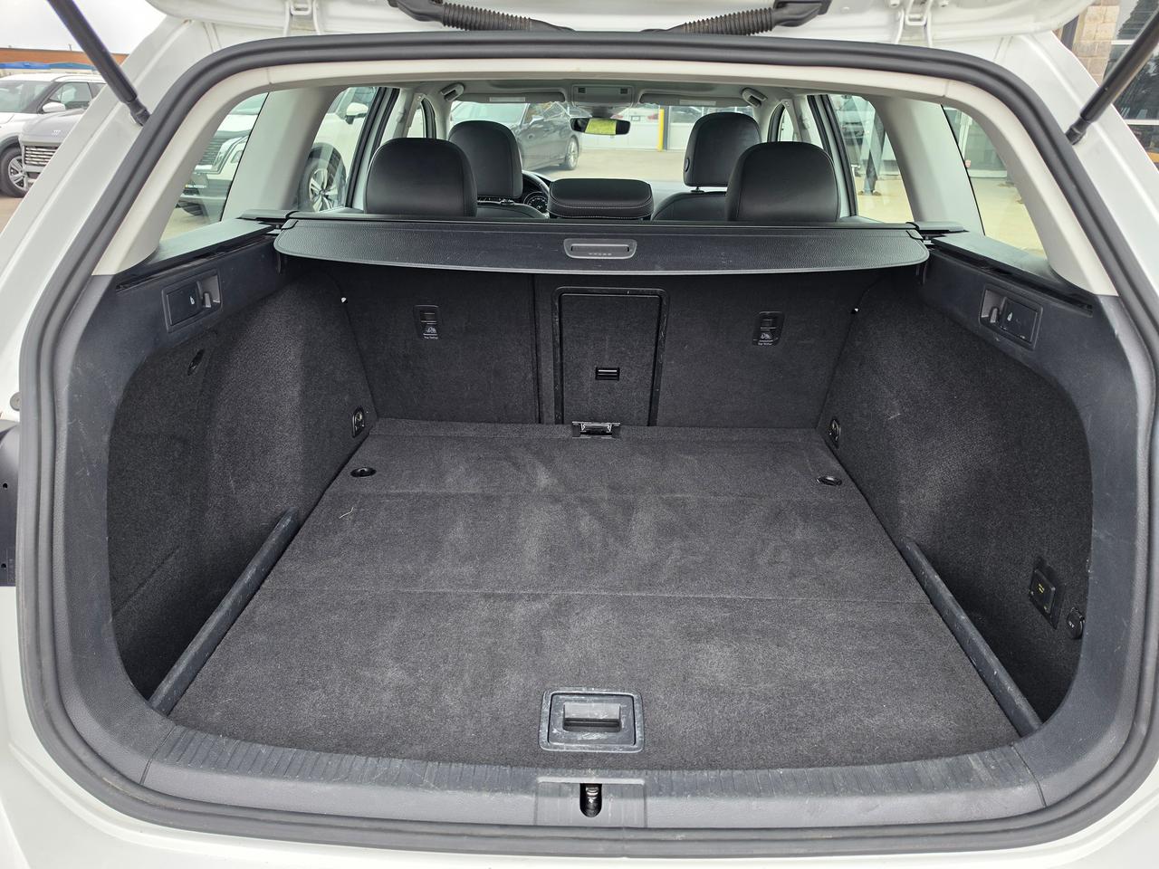 2017 Volkswagen Golf SportWagen Highline Photo