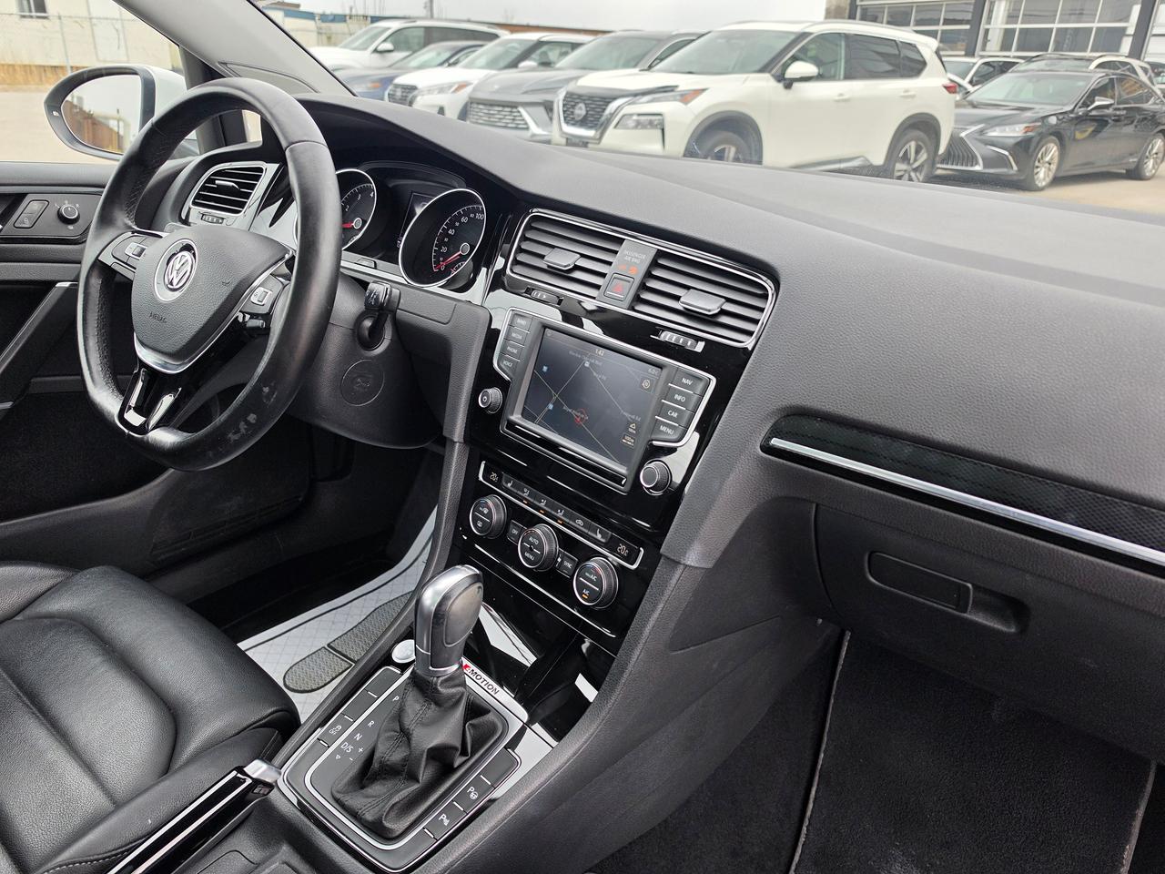 2017 Volkswagen Golf SportWagen Highline Photo