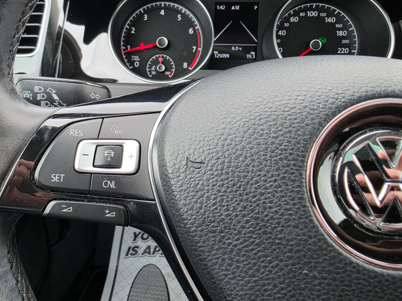 2017 Volkswagen Golf SportWagen Highline Photo