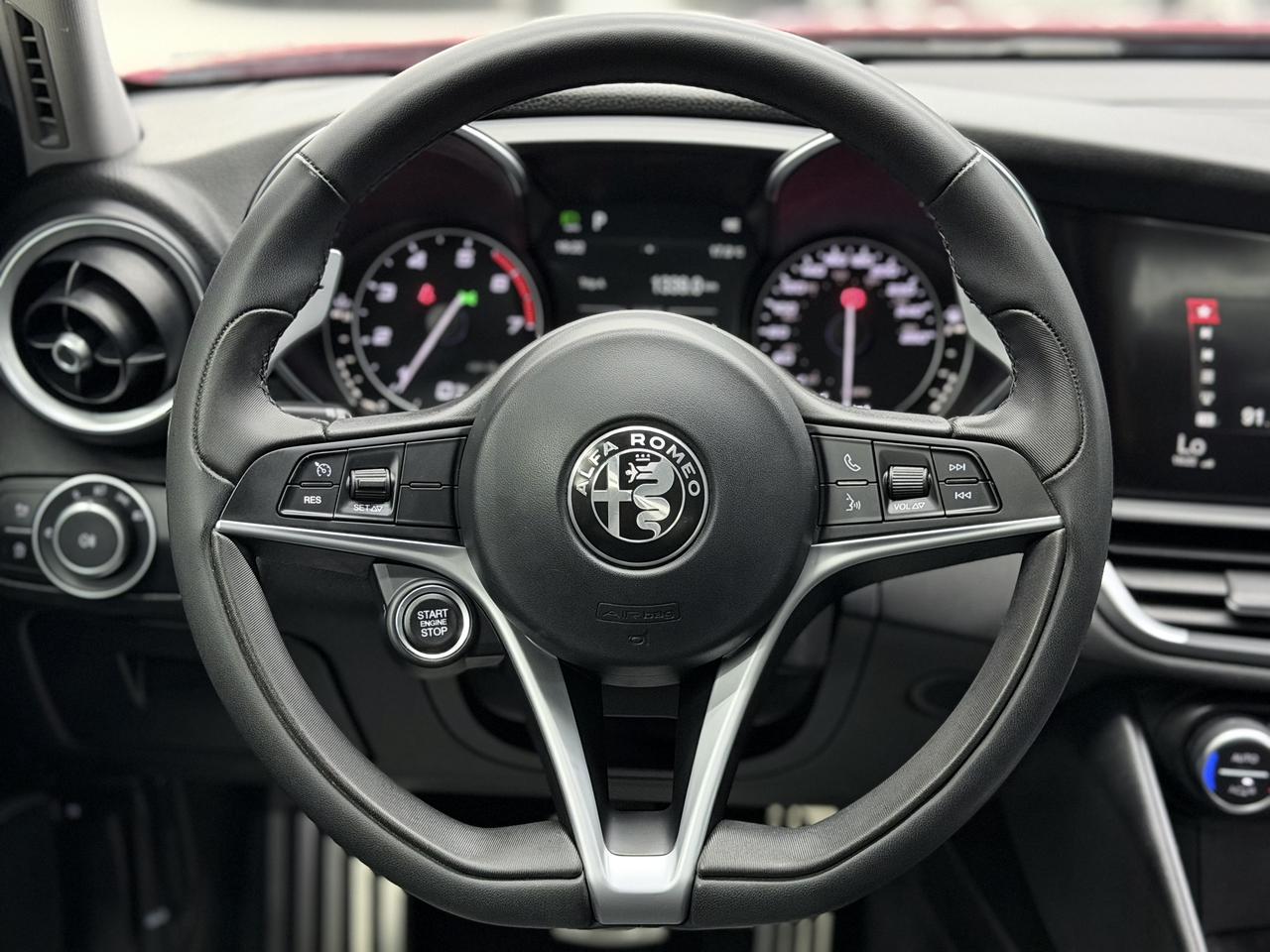 2017 Alfa Romeo Giulia TI|NAV|BACKUP|HK SOUND|PANO|ONE OWNER| Photo